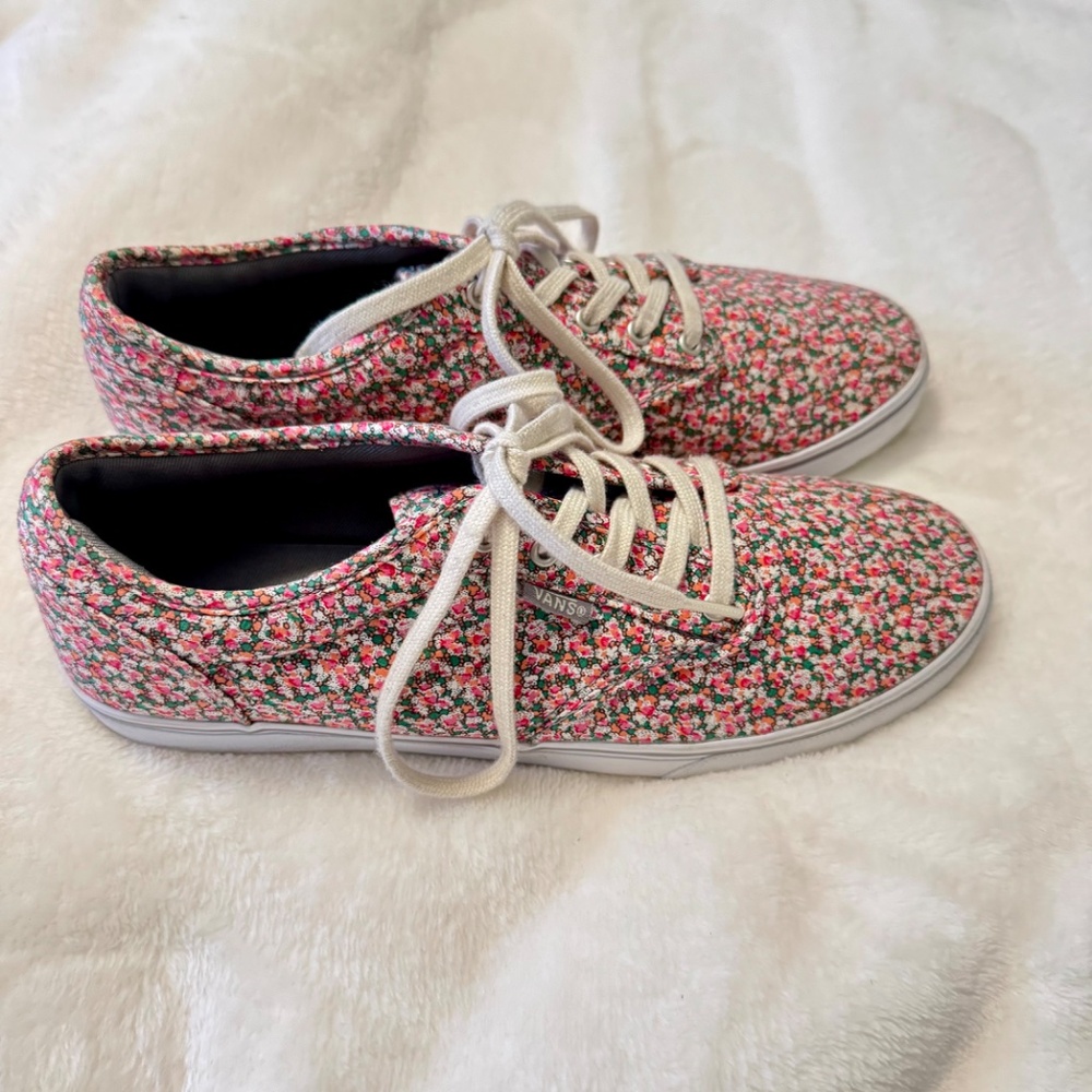 Vans - Picture 2 of 5